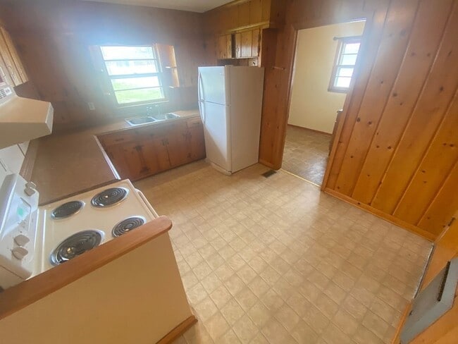Building Photo - 404 Vosswood Dr