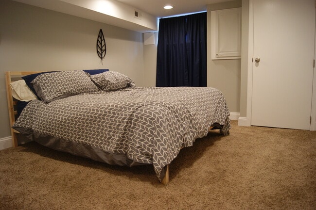 Building Photo - Charming 3 Bedroom/3 Bathroom Townhome in Canton, MD!