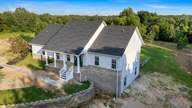 Building Photo - Spacious 5-Bedroom Home on 1.5+ Acres in West Side School District