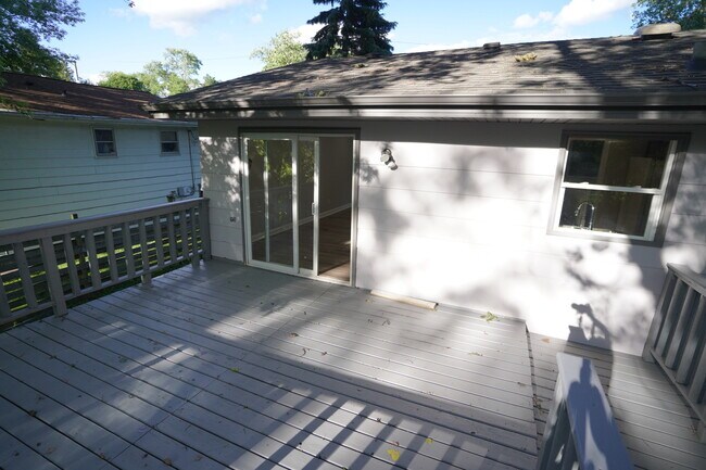 Building Photo - 1501 N Freund Ave