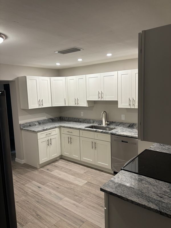 Building Photo - 3700 Lewis Dr