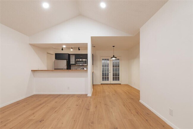 Building Photo - 100 Nicole Cove