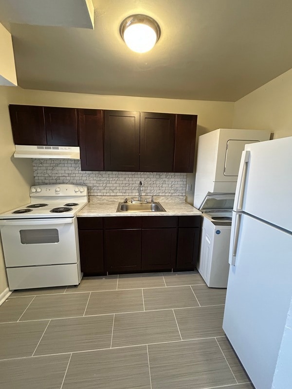 Building Photo - 5200 Hill Rd