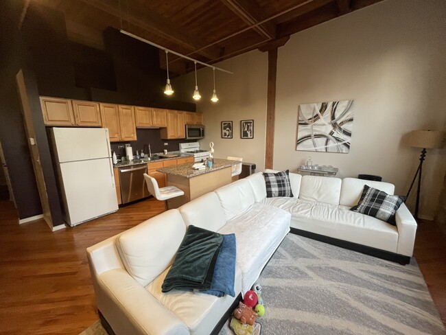 Building Photo - 226 N Clinton St