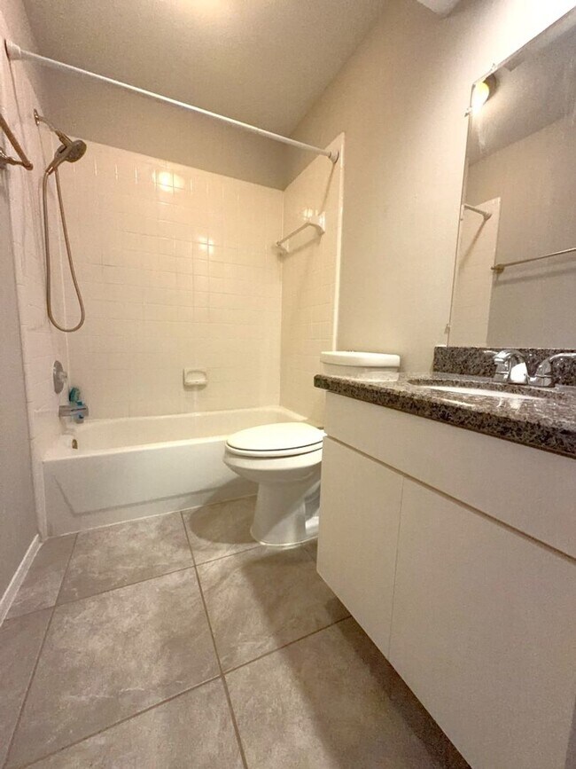 Building Photo - 2106 Lexington Woods Dr