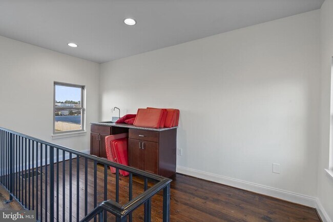 Building Photo - 402 E Fort Ave