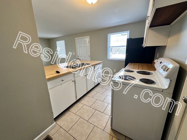 Building Photo - 3 Bed 1 Bath