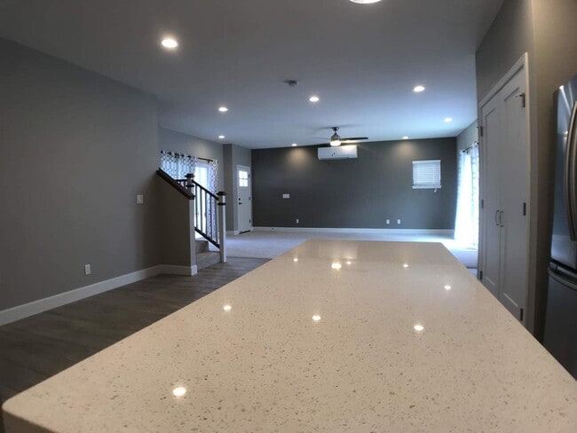 Building Photo - Waikalua Bayside Newer Community! 3 Bed 3.5 Bath home Ocean/mountain views.