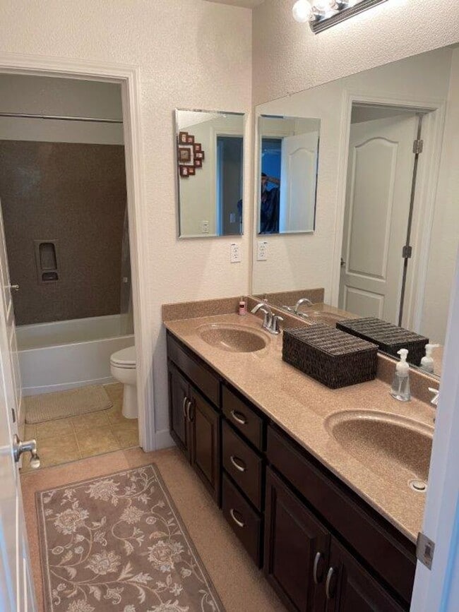 Building Photo - NEWER MODERN HOME BEHIND KAISER VACAVILLE *STAR RENTALS