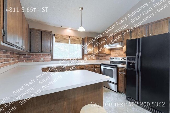 Building Photo - 4811 S 65th St