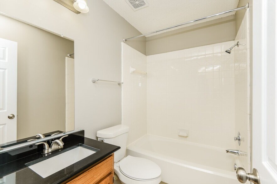 Building Photo - 610 Lemon Dr