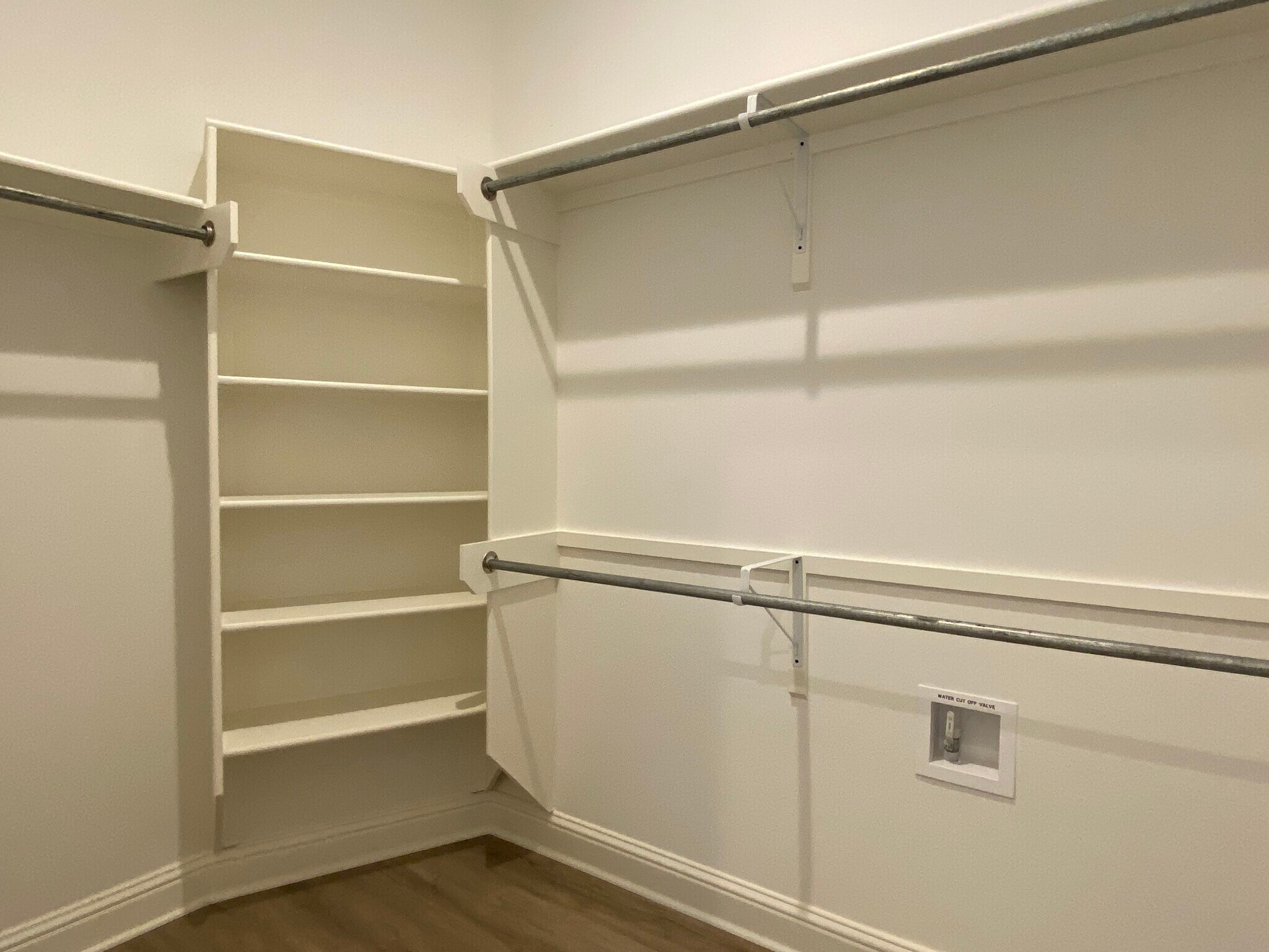 Building Photo - 1946 Chestnut Pk Ln