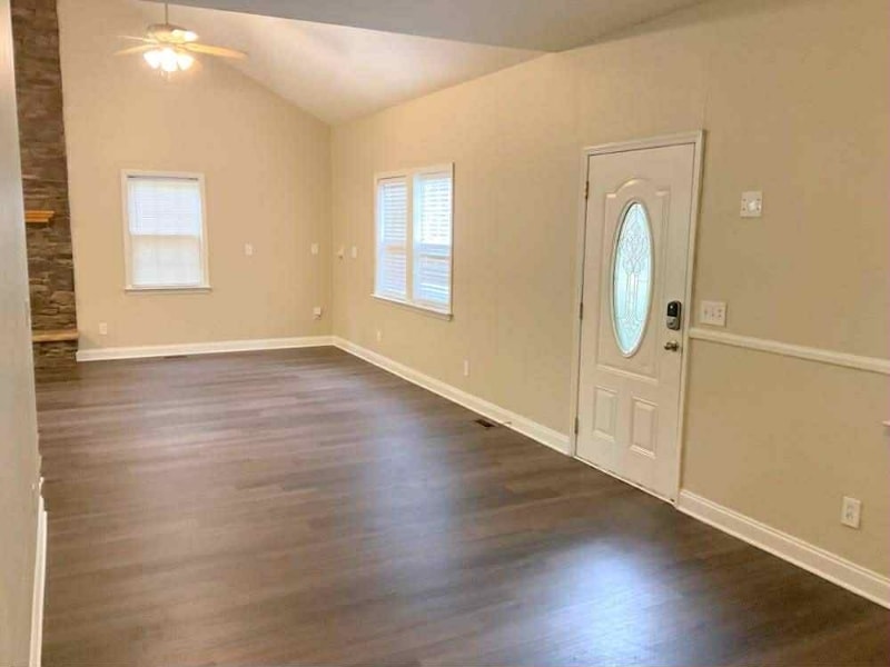 Building Photo - 2611 Meadow Ln