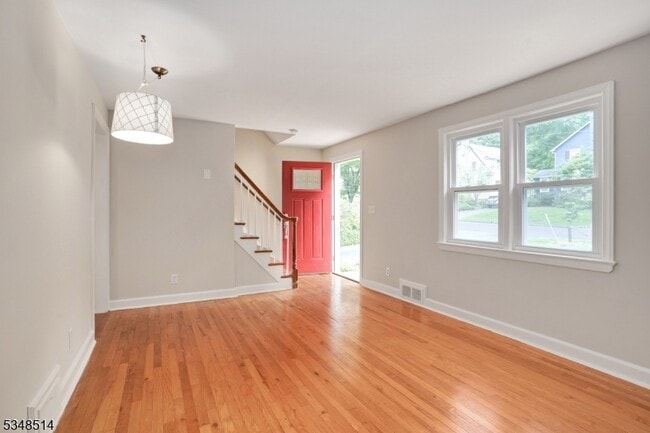 Building Photo - 51 Evergreen Rd