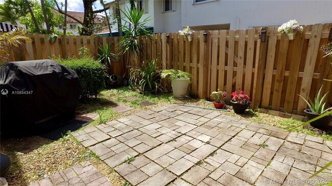 Building Photo - 5102 NW 115th Ct  Doral Fl 33178