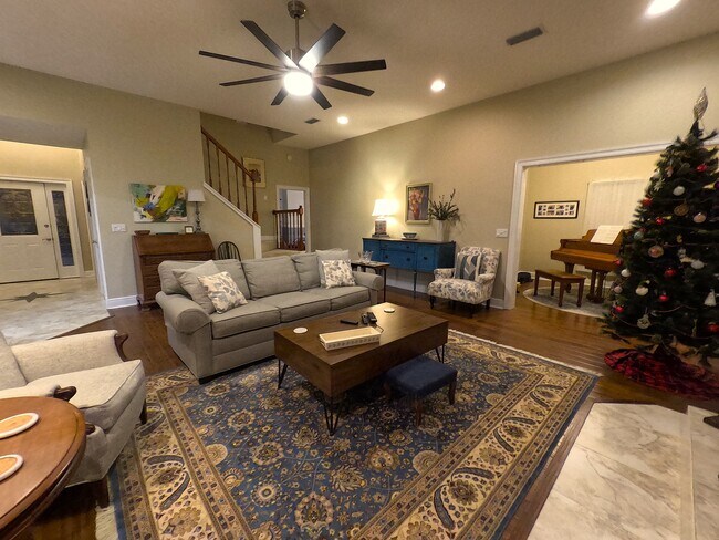 Building Photo - 998 Fay Dr