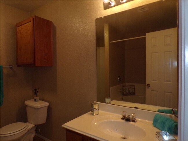 Building Photo - 2612 Sierra Dr