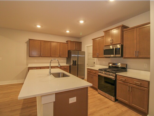 Building Photo - NEW Townhome in excellent location! MOVE I...