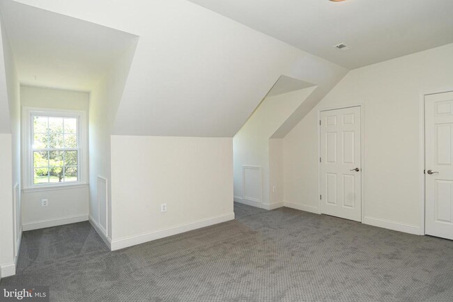 Building Photo - 8012 Wingate Dr
