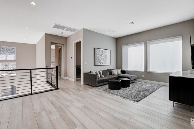 Building Photo - Mesa Ridge Luxury Oasis Feathertop
