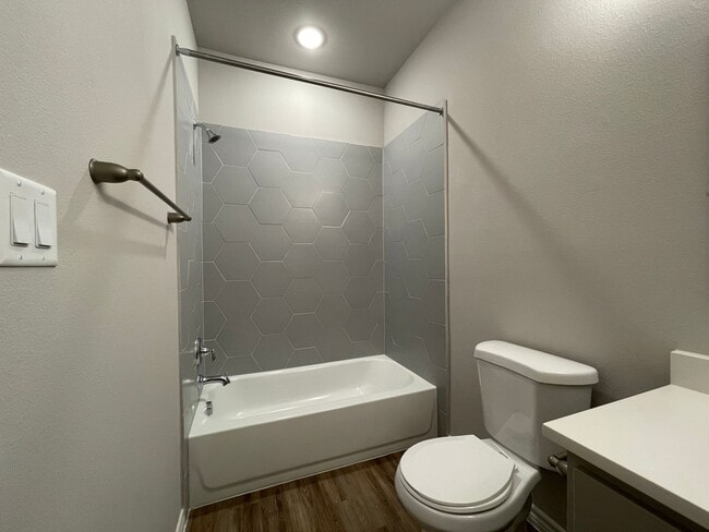 Building Photo - Townhome for rent