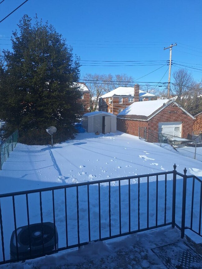 Building Photo - 5118 Pembroke Ave