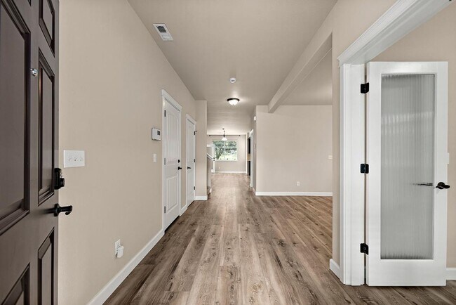 Building Photo - 15592 Chad Dr SE