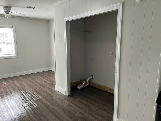 Building Photo - 5826 Eunice Ct