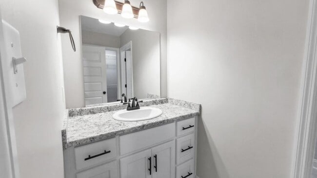 Building Photo - 1522 Woodard St