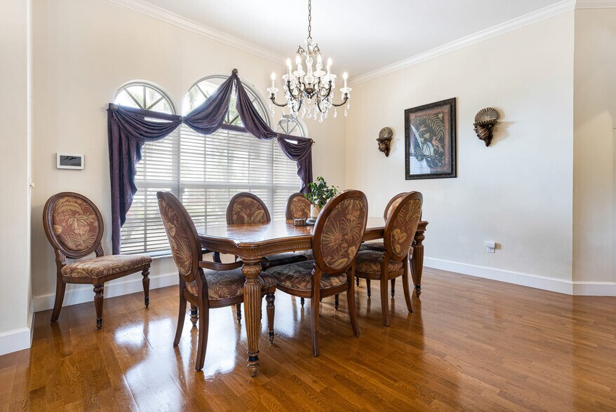 Building Photo - 842 Miramar Ct