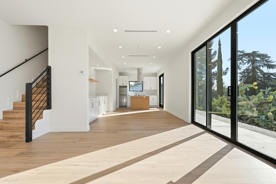 Building Photo - 1223 3/4 North Avenue 45