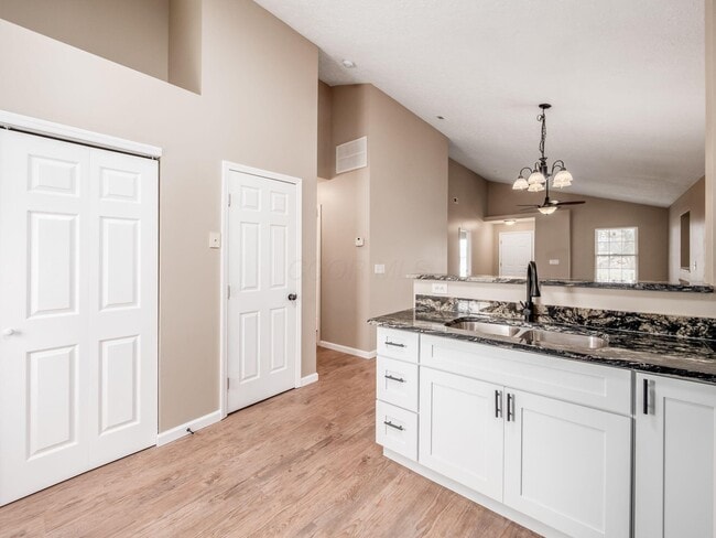 Building Photo - 5222 Horseshoe Dr N