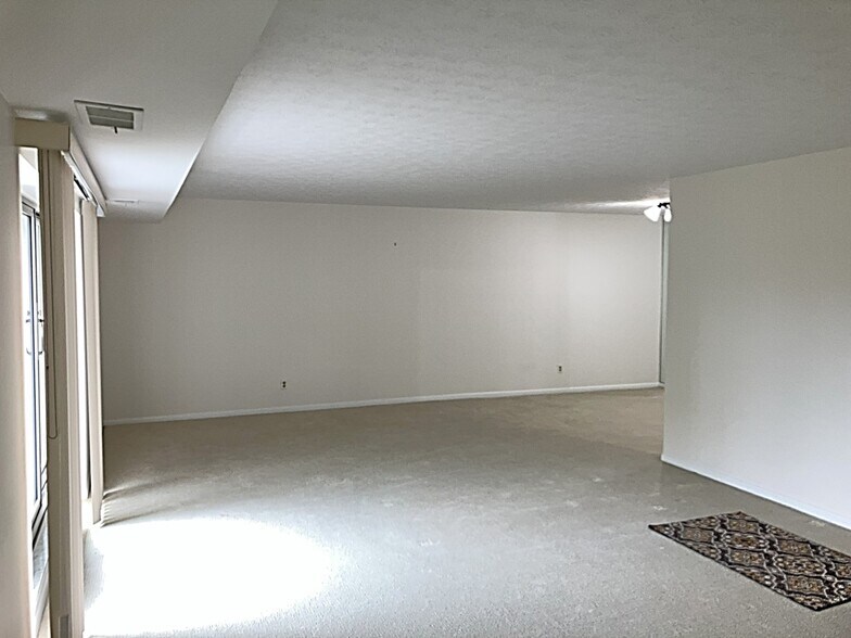 Building Photo - 2202 Acacia Park Dr