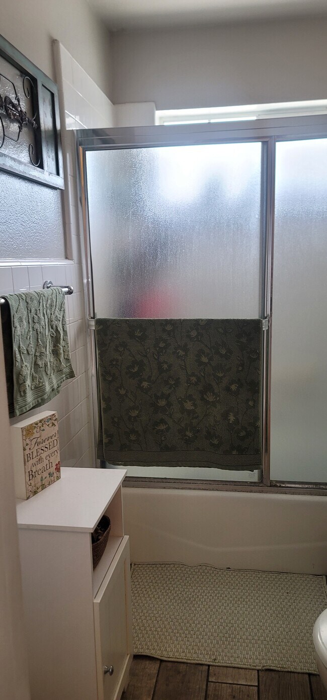 Building Photo - Room Rental Glendora