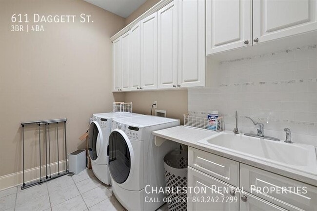 Building Photo - 611 Daggett St