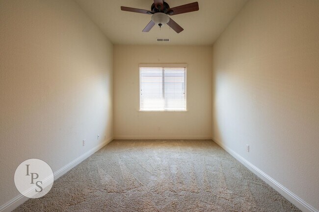 Building Photo - Tuscan Bluffs at Copper River - Granville Home, 4BR/3BA, On Golf Course - Lots of Amenities