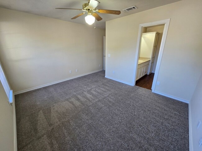 Building Photo - College Station - 3 Bedroom / 3 Bath duplex - Fenced in Yard.