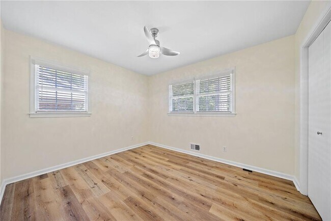 Building Photo - 1467 Thompson Pl