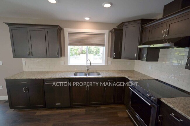Building Photo - 2 bed + office, 2 bath home in Sequim