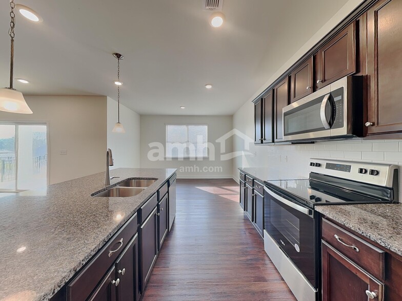 Building Photo - 885 Headland Wy