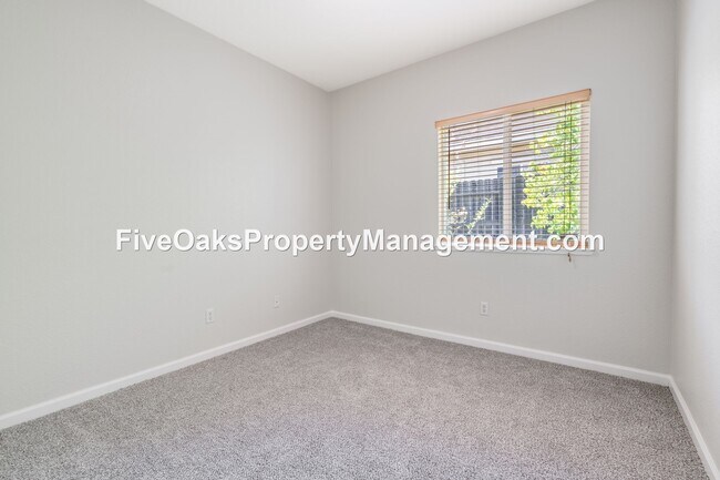 Building Photo - 2242 Zittel Dr