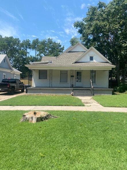Primary Photo - 123 N Clarence St