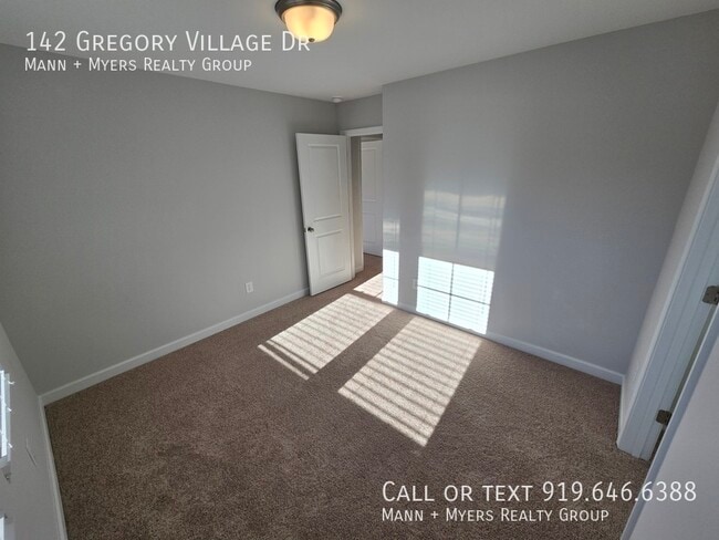 Building Photo - 142 Gregory Vlg Dr