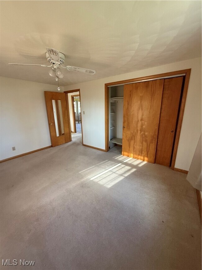 Building Photo - 964 Country Club Dr