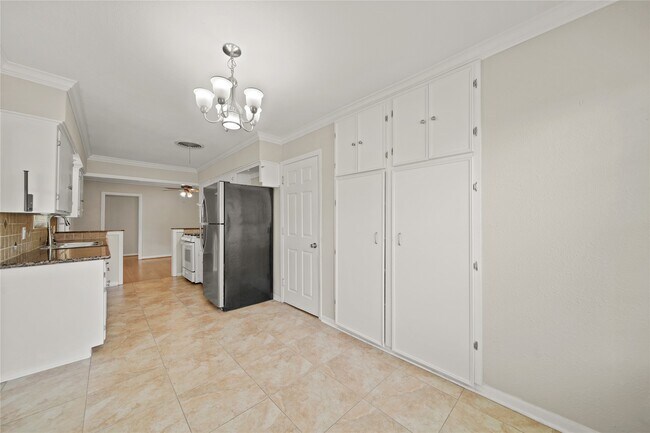 Building Photo - 10803 Doud St