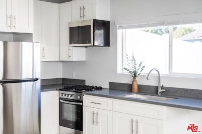 Building Photo - 12457 Hortense St