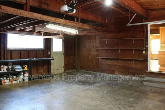 Building Photo - 3240 NW Elmwood Dr