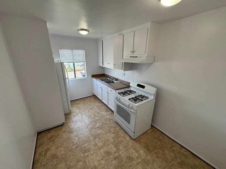 Building Photo - 1165 N Normandie Ave