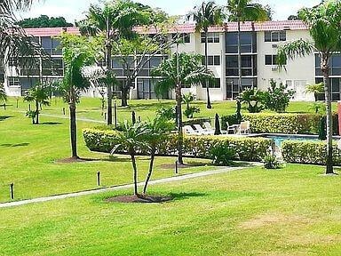 Building Photo - 9420 S Hollybrook Lake Dr