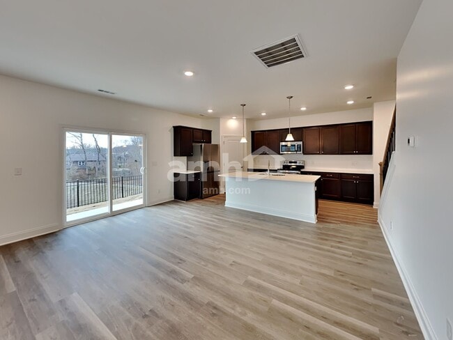 Building Photo - 218 Malayna Dr S